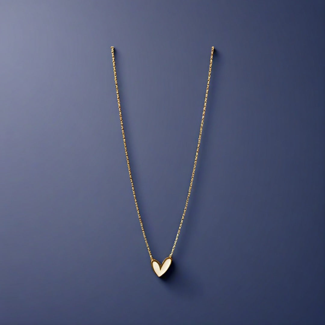 Minimalist anti-turning heart pendent